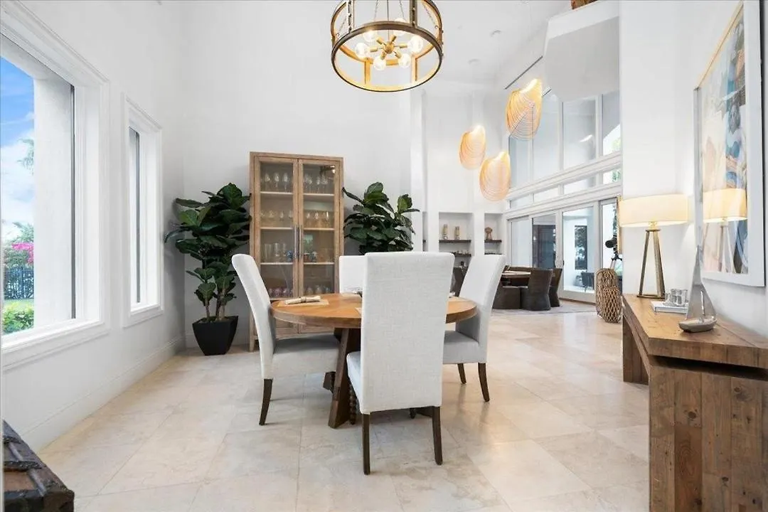 Luxury Villa In Nassau 0*,